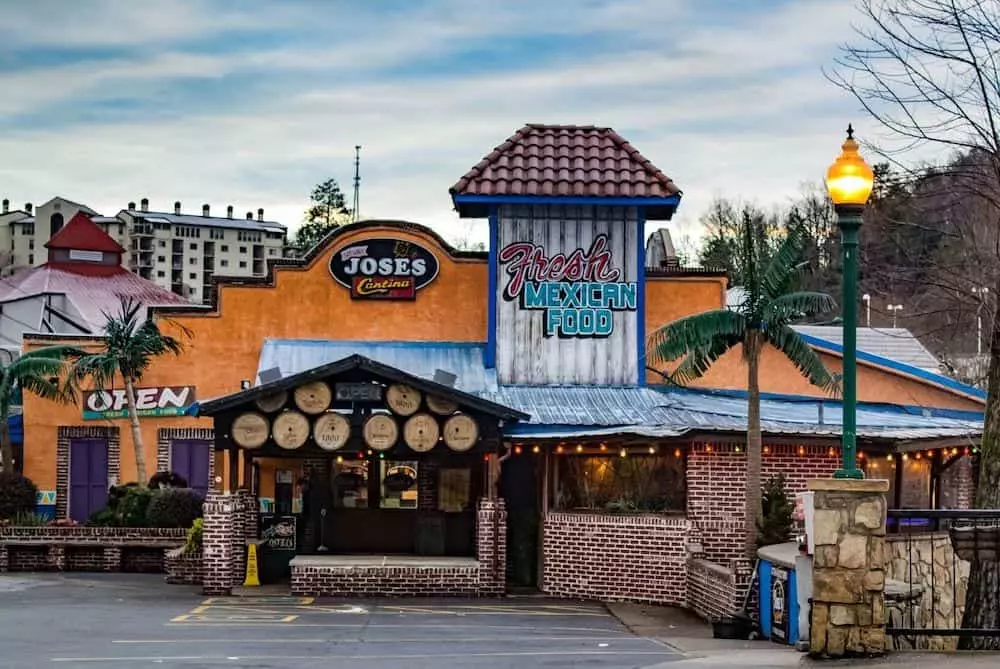 4 of the Best Restaurants in Gatlinburg to Visit for Lunch