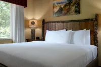 Appy Lodge king suite