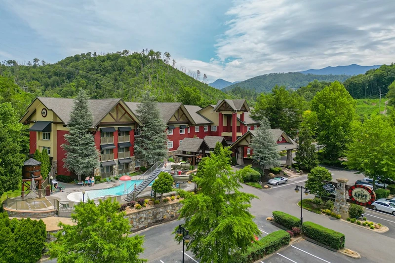 Appy Lodge on sunny day