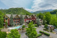 Appy Lodge on sunny day