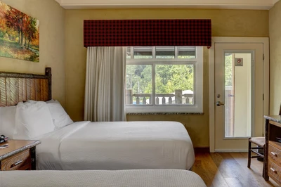 The Appy Lodge Gatlinburg room with balcony