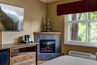 The Appy Lodge Gatlinburg room with fireplace