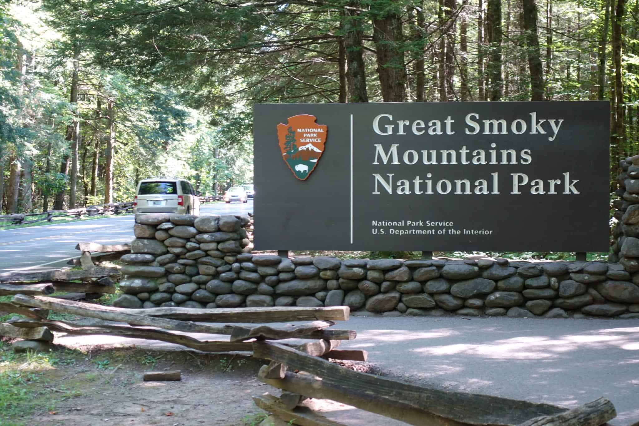 smoky-mountains-national-park-sign