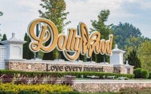 entrance sign to dollywood