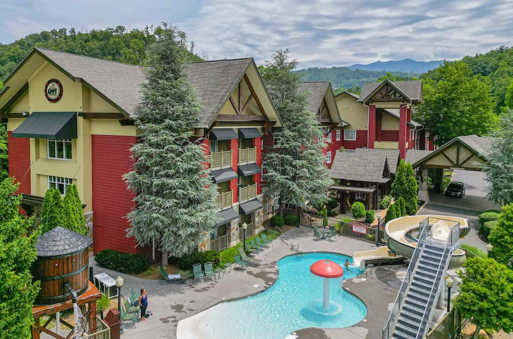The Appy Lodge in Gatlinburg with an outdoor pool